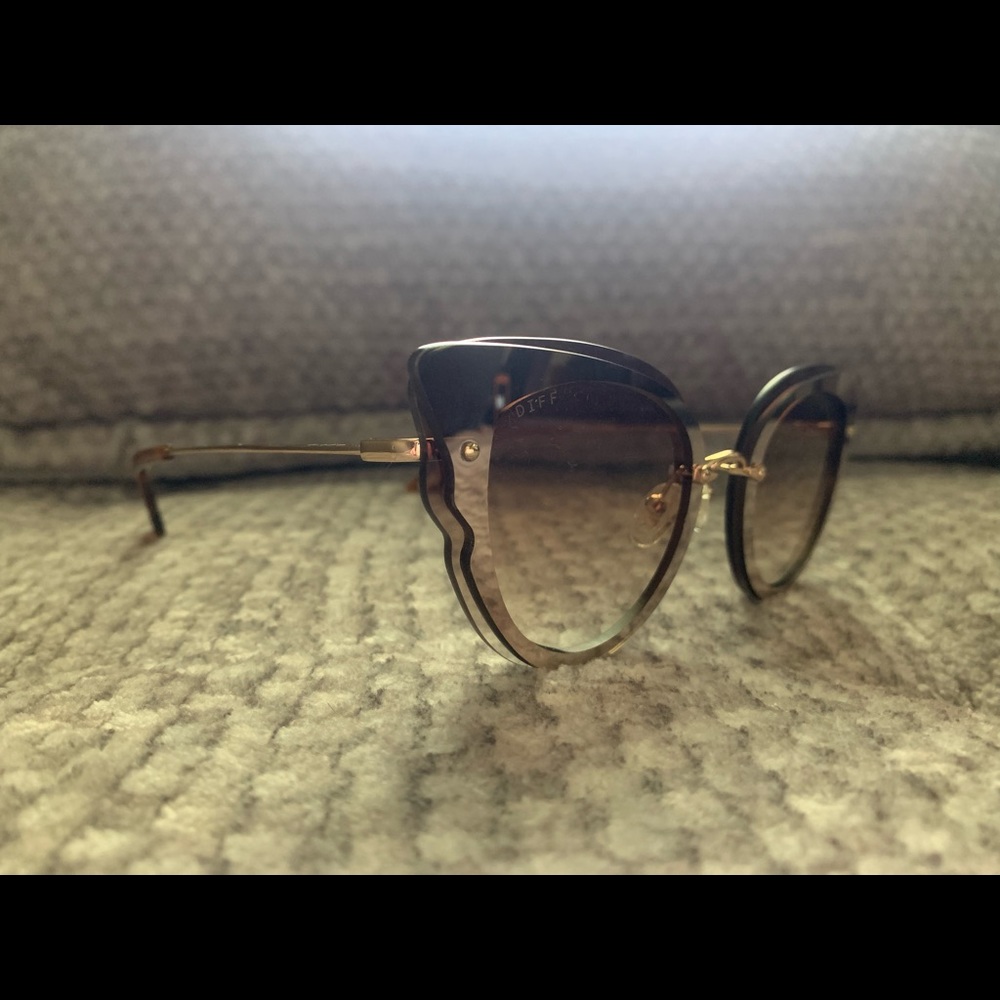NWOT DIFF sunglasses